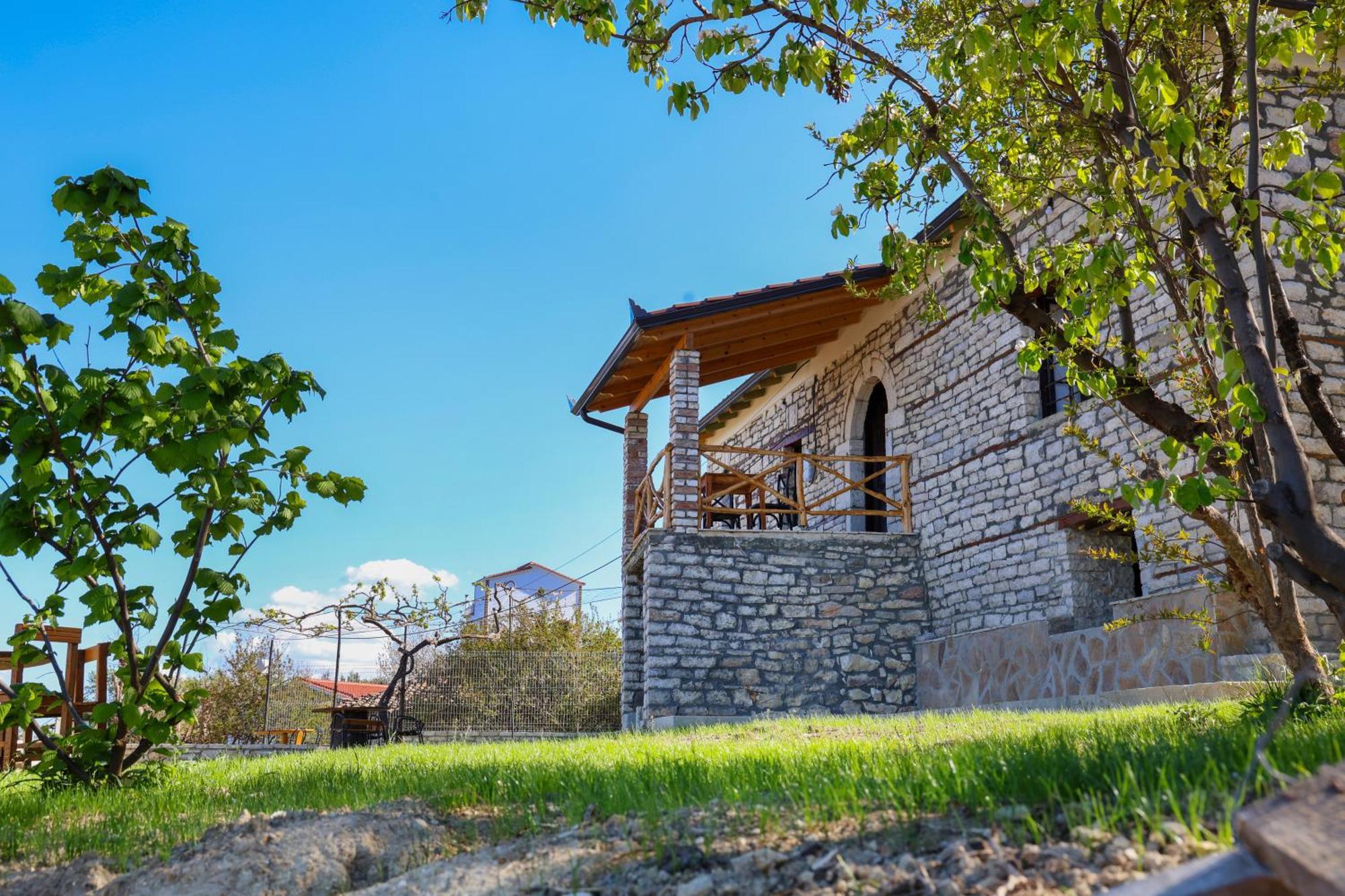 Villa Shpiragu Village Experience Berat Eksteriør billede