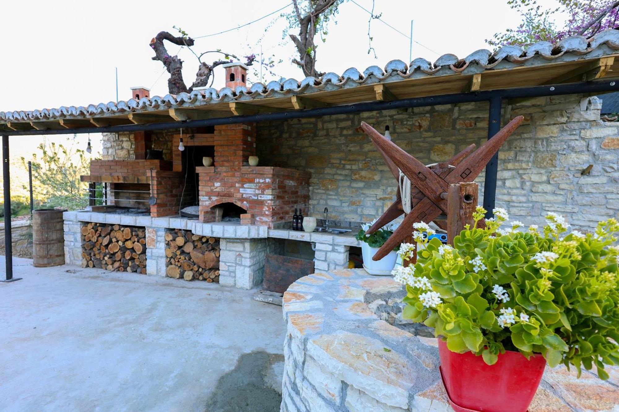Villa Shpiragu Village Experience Berat Eksteriør billede