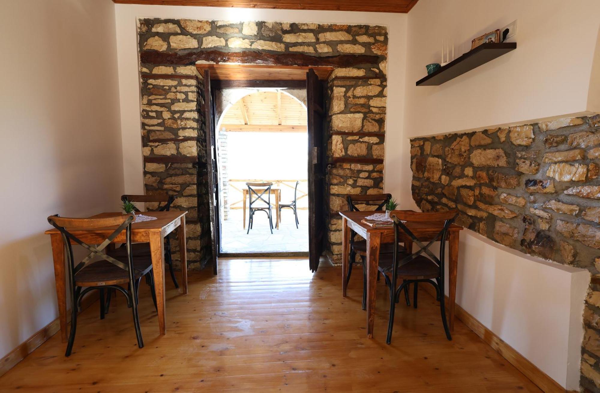 Villa Shpiragu Village Experience Berat Eksteriør billede