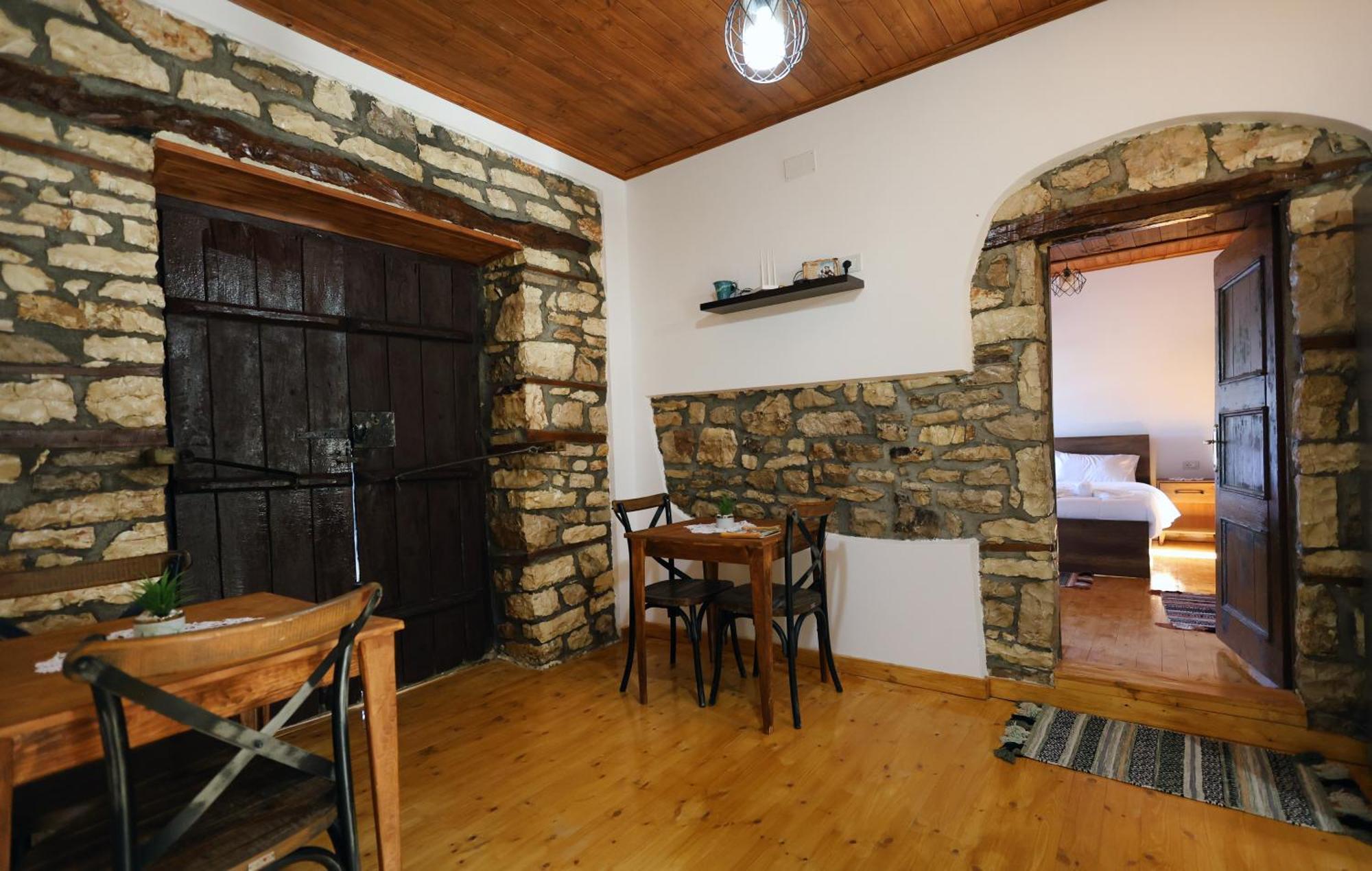 Villa Shpiragu Village Experience Berat Eksteriør billede