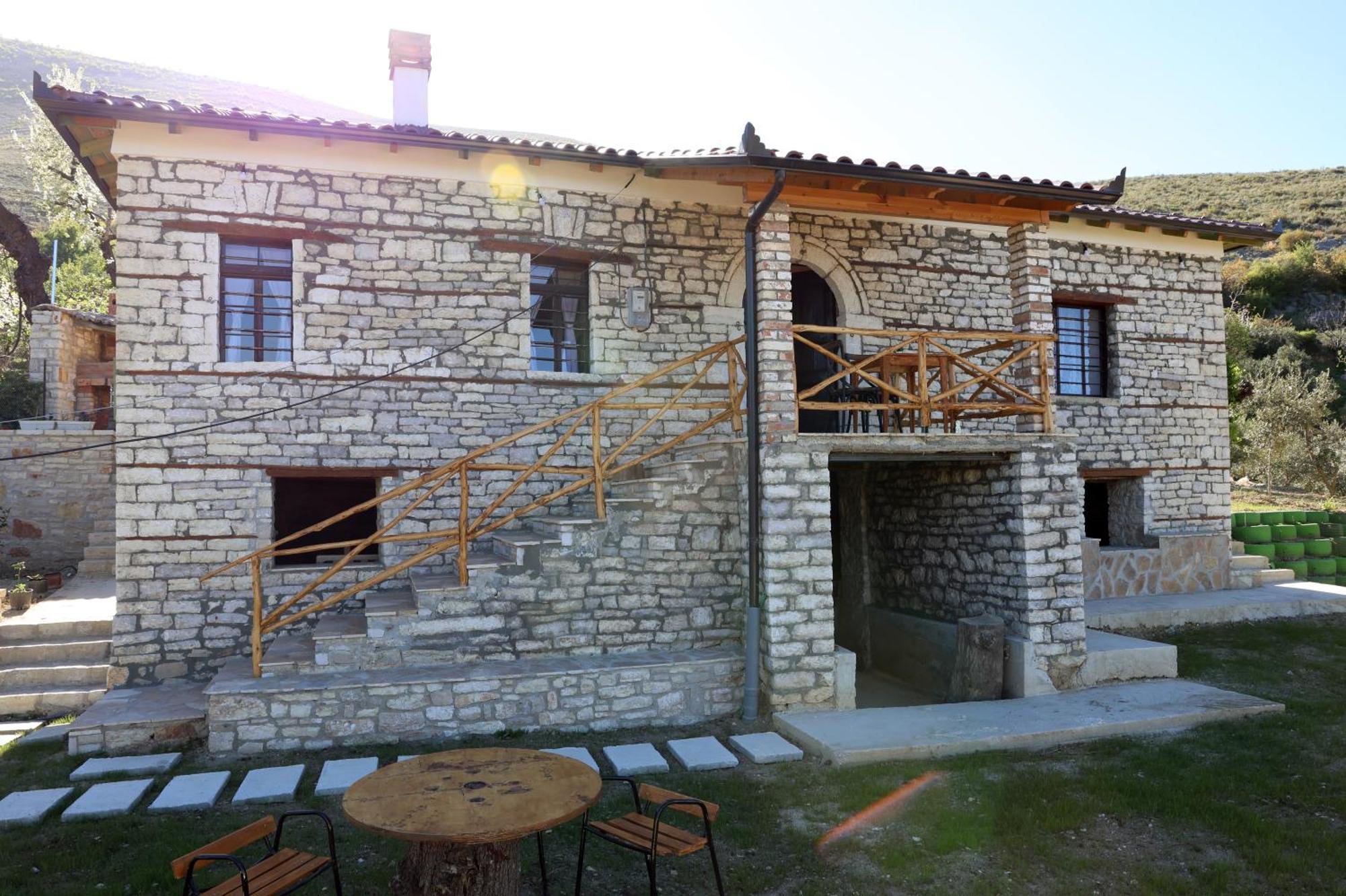 Villa Shpiragu Village Experience Berat Eksteriør billede