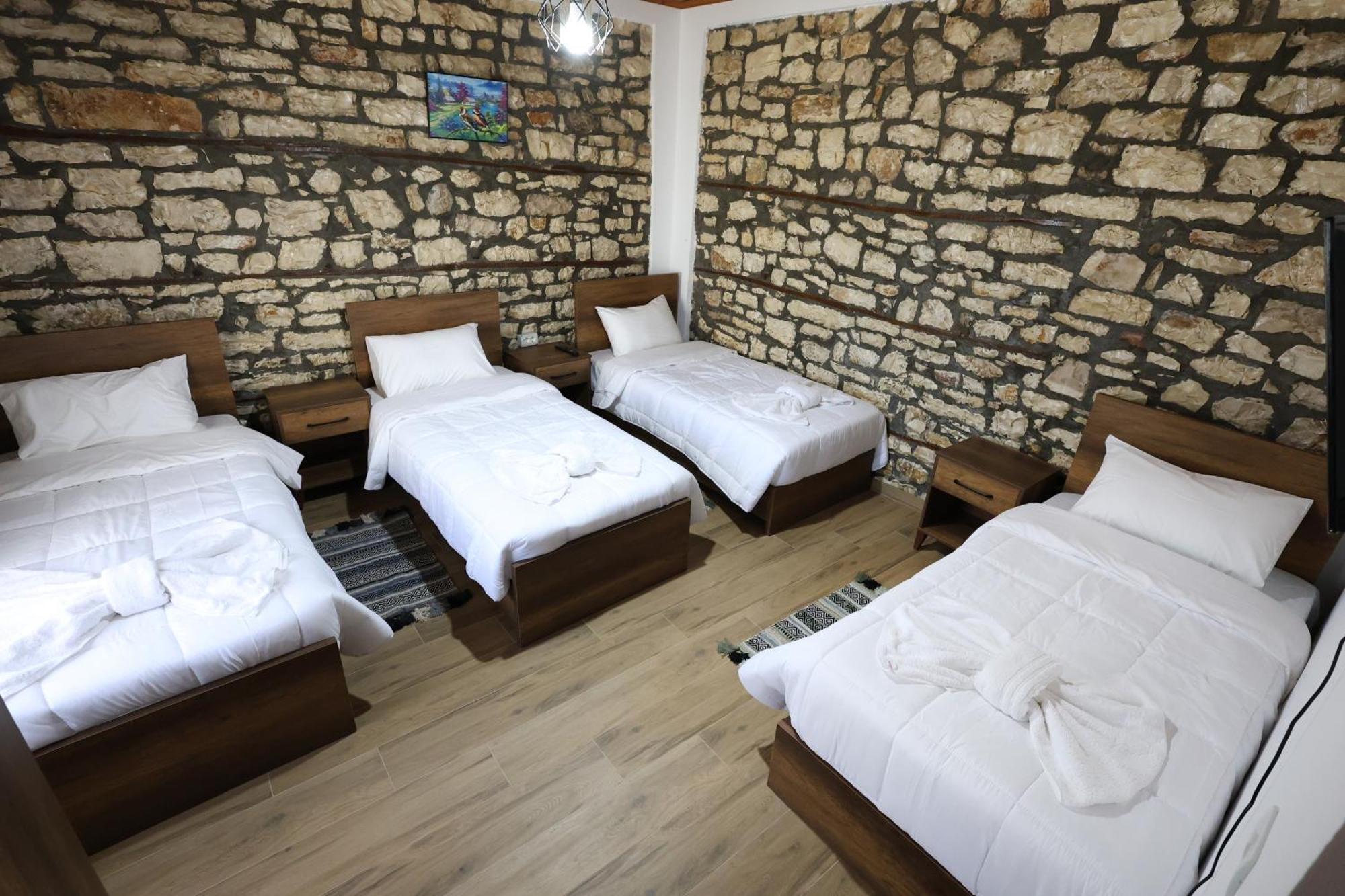 Villa Shpiragu Village Experience Berat Eksteriør billede