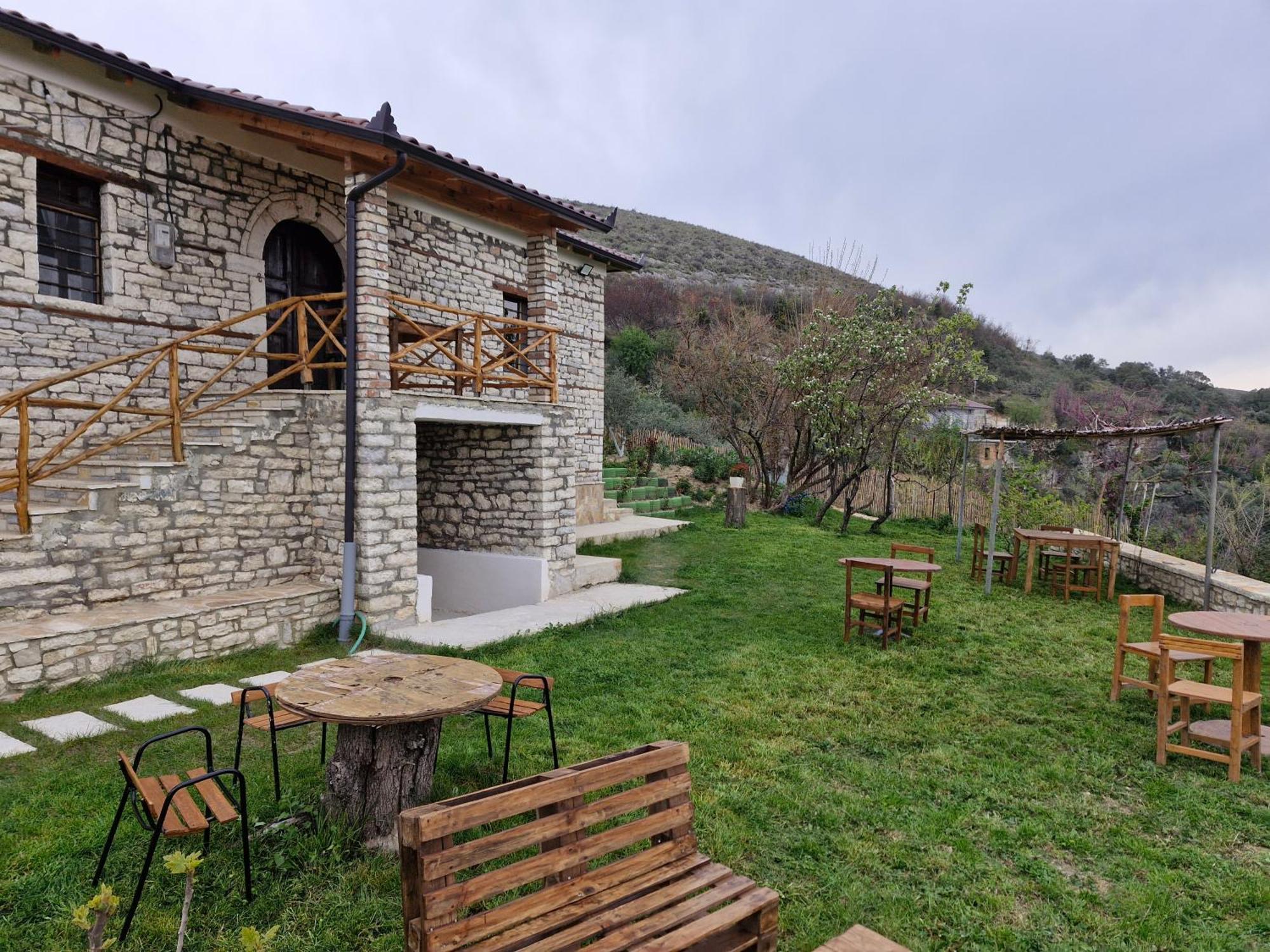 Villa Shpiragu Village Experience Berat Eksteriør billede